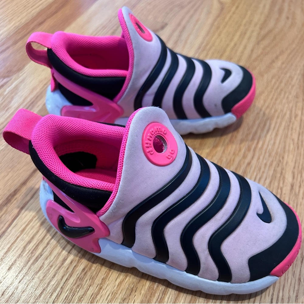 Nike Dynamo Go Girls Size 9C